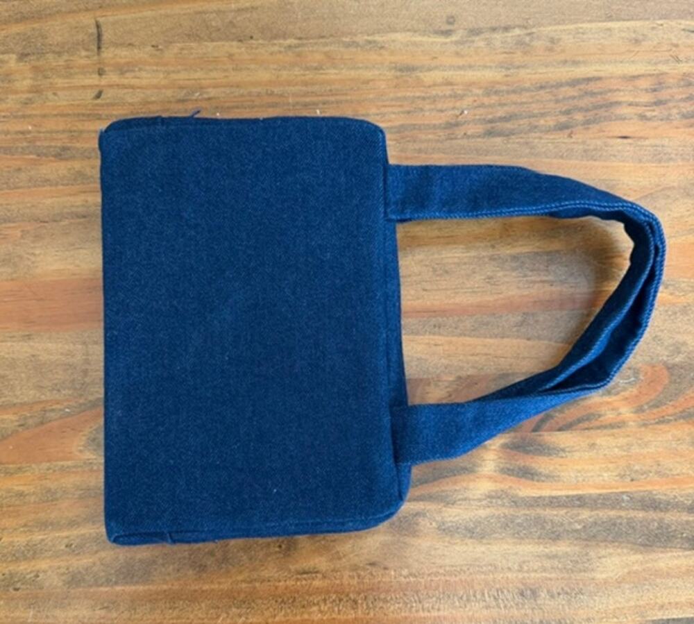 Holy Bible New International Version Large Print w/Denim Carrying Cover